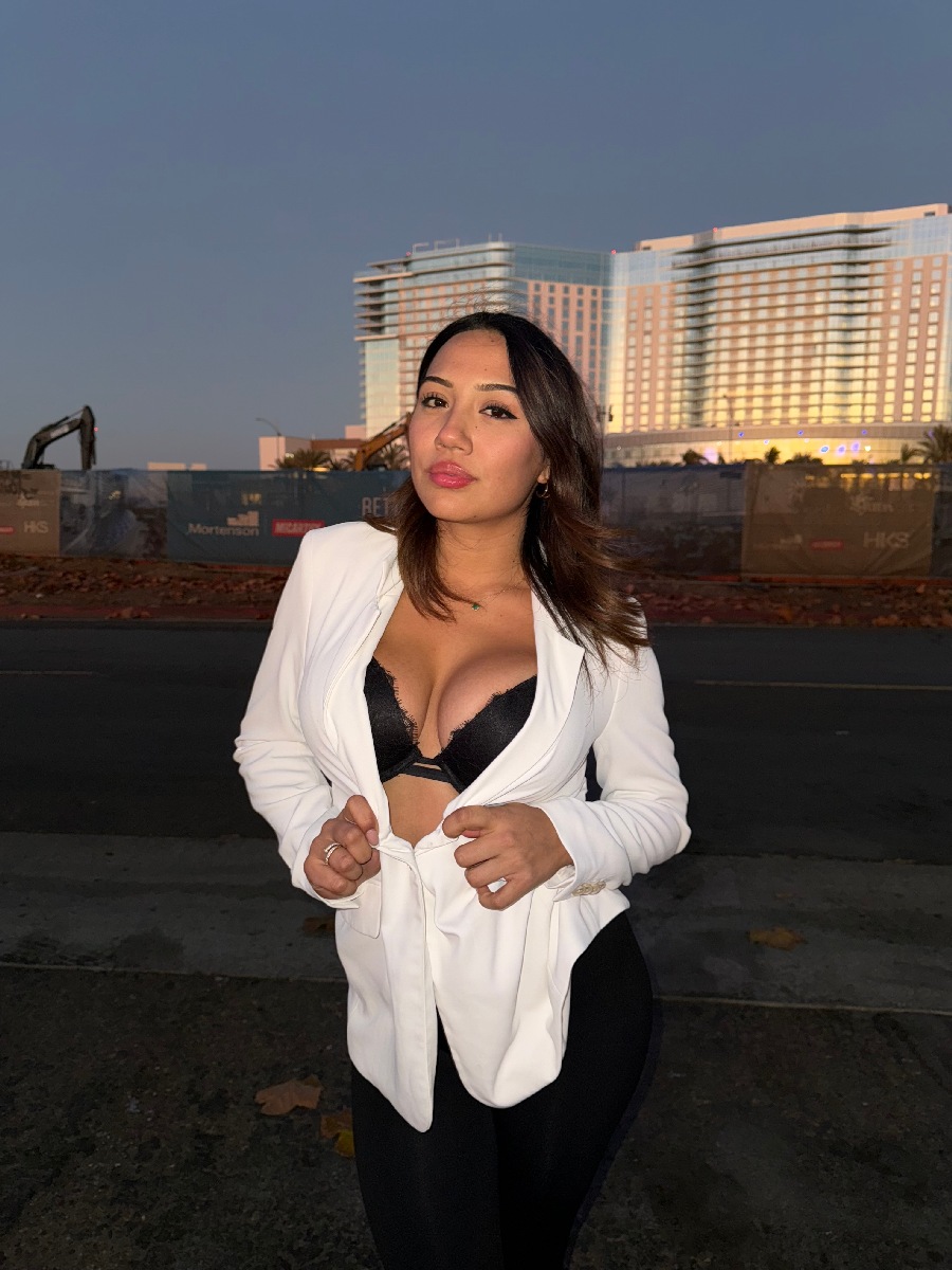 Take a pause and enjoy Ali Cruz — streaming from Varanasi