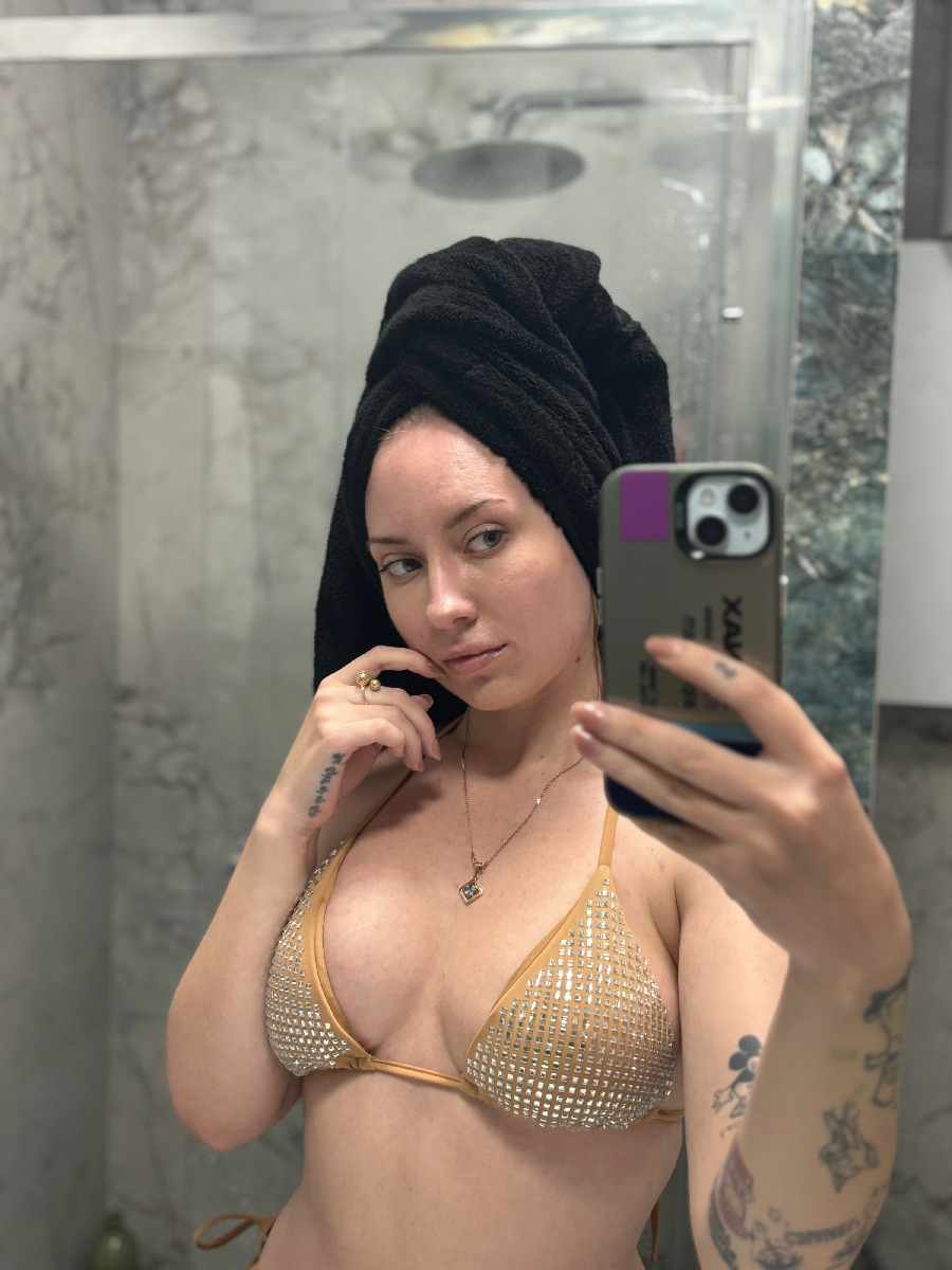 Nude girl KateV in Varanasi