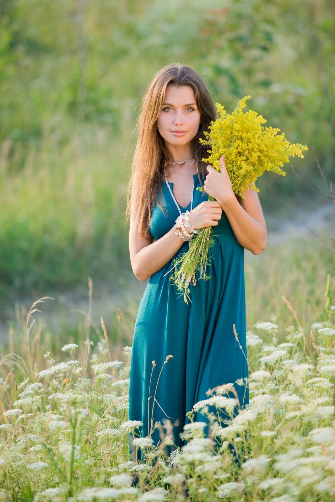 Slavic women in Varanasi