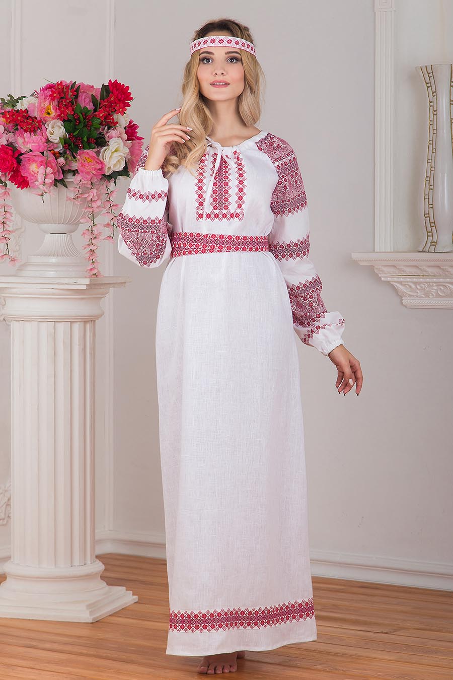 Women in Slavic costumes in Varanasi