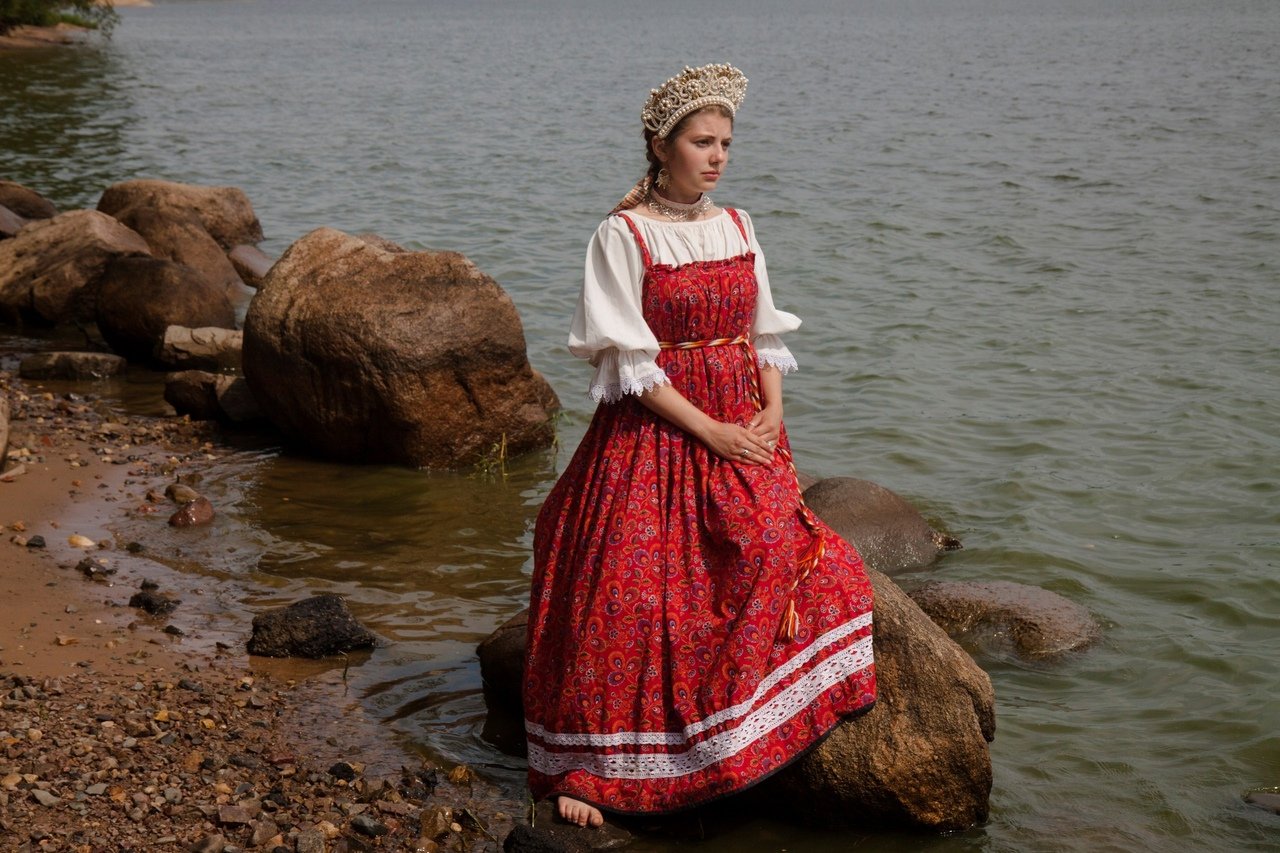 Women in Slavic costumes in Varanasi