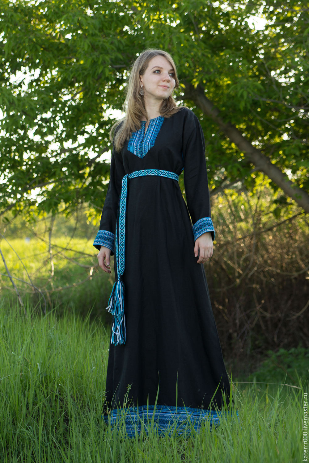 Women in Slavic costumes in Varanasi