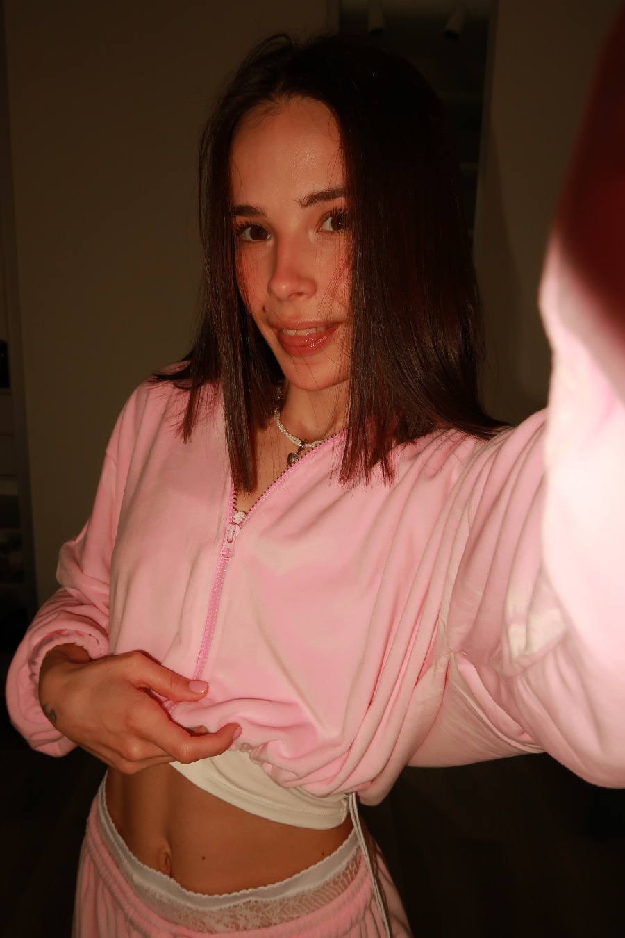 Tina brings the glow — live moments in Varanasi