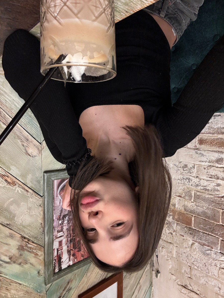 Fresh photos, fresh mood — Tina online in Varanasi